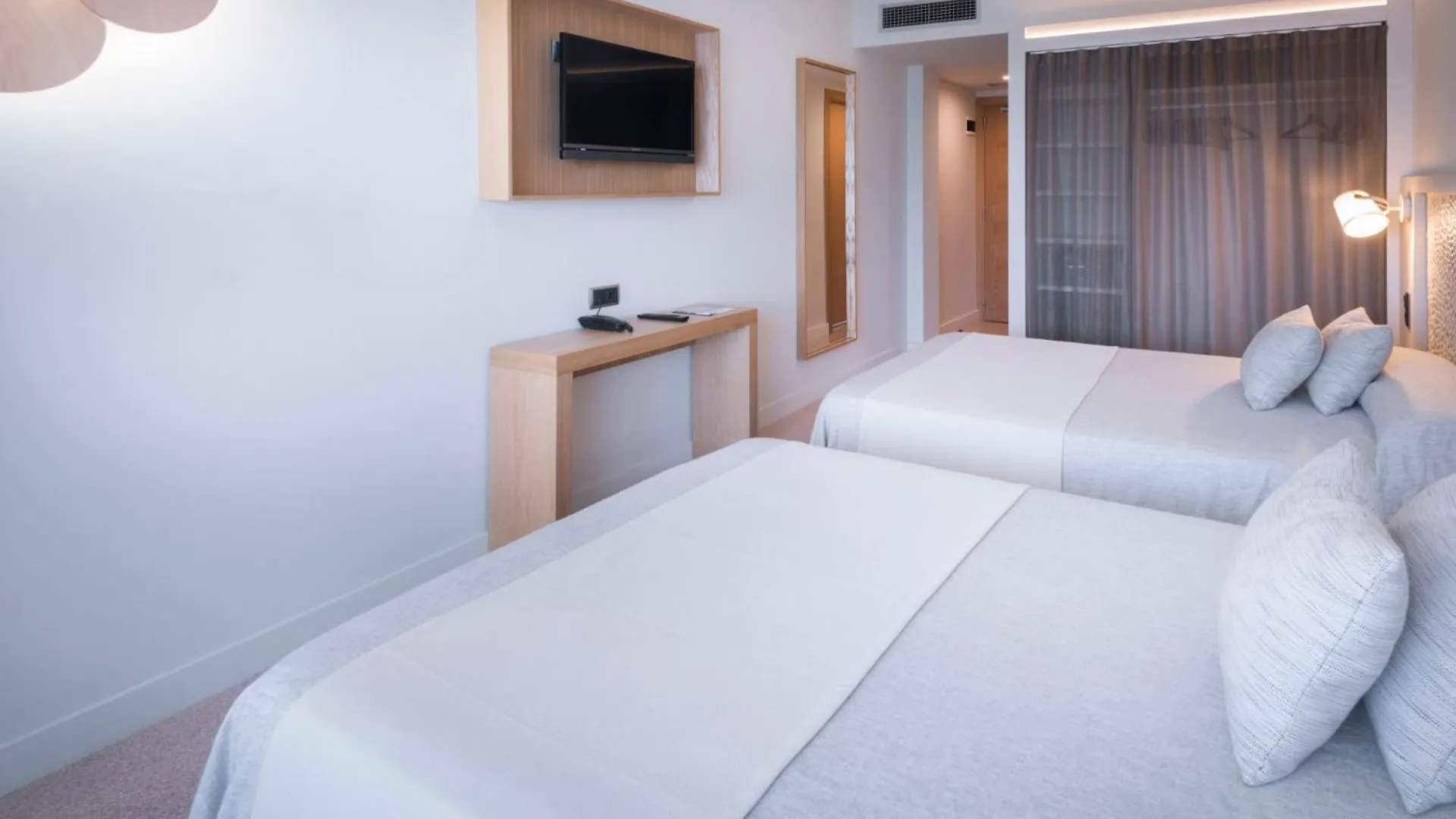 ****  Caprici Beach Hotel & Spa Santa Susanna Spain